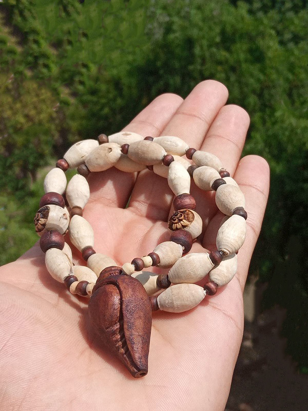 Bead Shape Mridang, Spherical Bead Size 2 Mm, 8 Mm Material Tulsi Mala Length 20 InchesSankh Locket Tulsi Mala With Sankh Shaped Beads